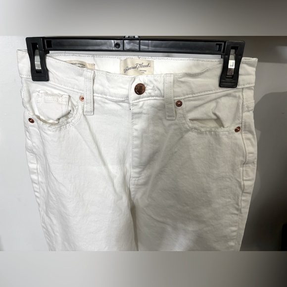 Universal Threads Vintage Straight leg white jeans w/copper button. Size 4Long - Picture 5 of 9